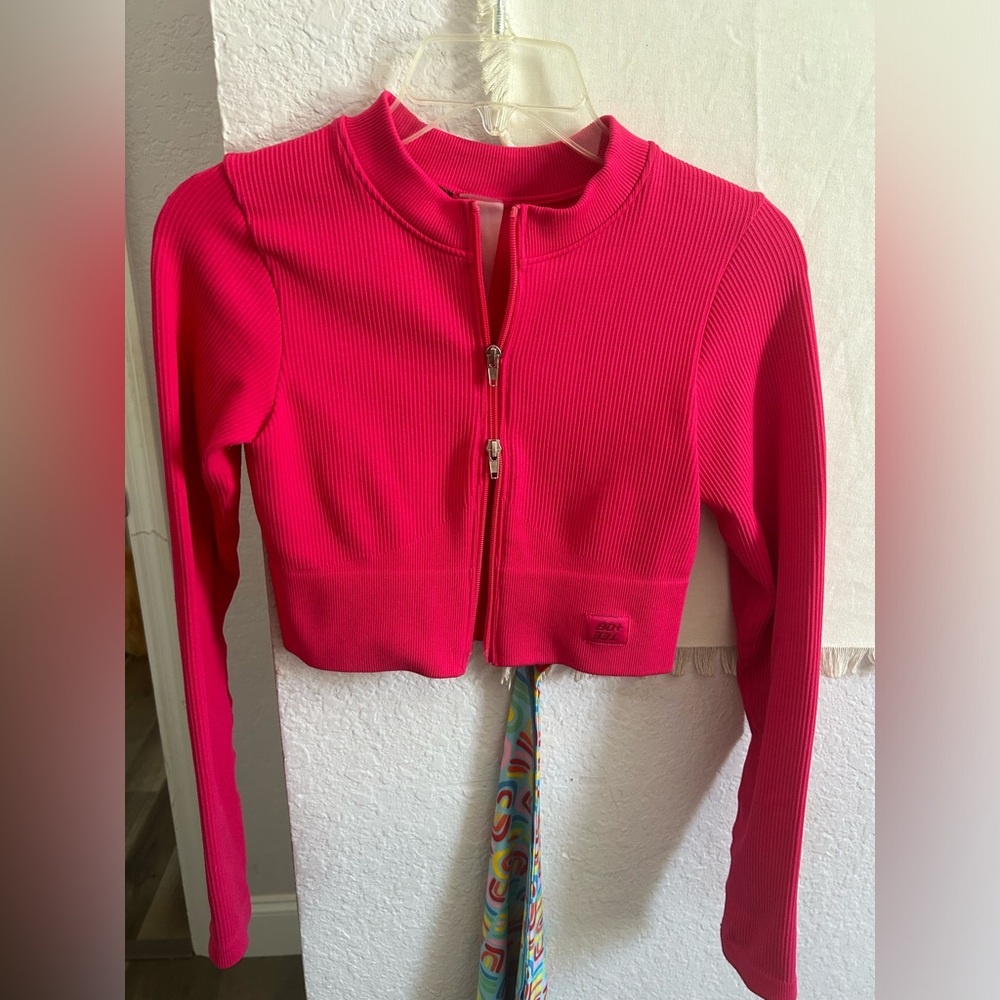 Bo + Tee All the Way Long Sleeve Cropped Zip Up